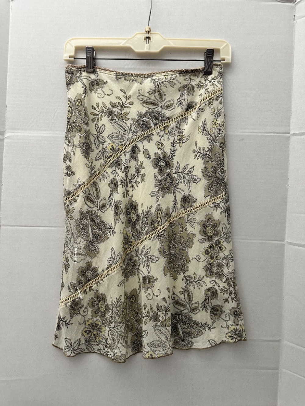 Vintage Ivory Floral Pull On Skirt with Embroidery Detail -Lined- Size Small